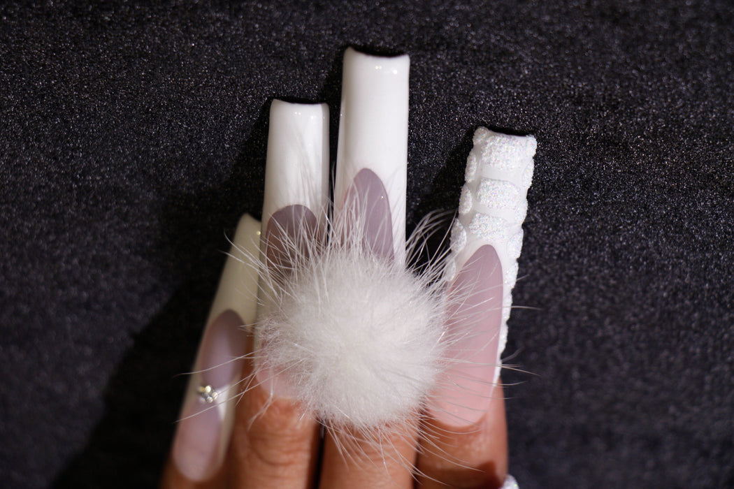 White French pom pom manicure【H43-1121】